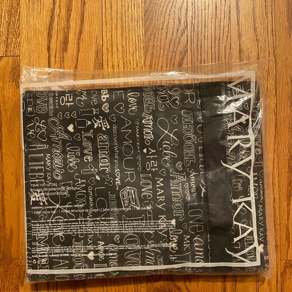 MARY KAY ROLL UP TRAVEL BAG (NEW) unfilled - Picture 4 of 4